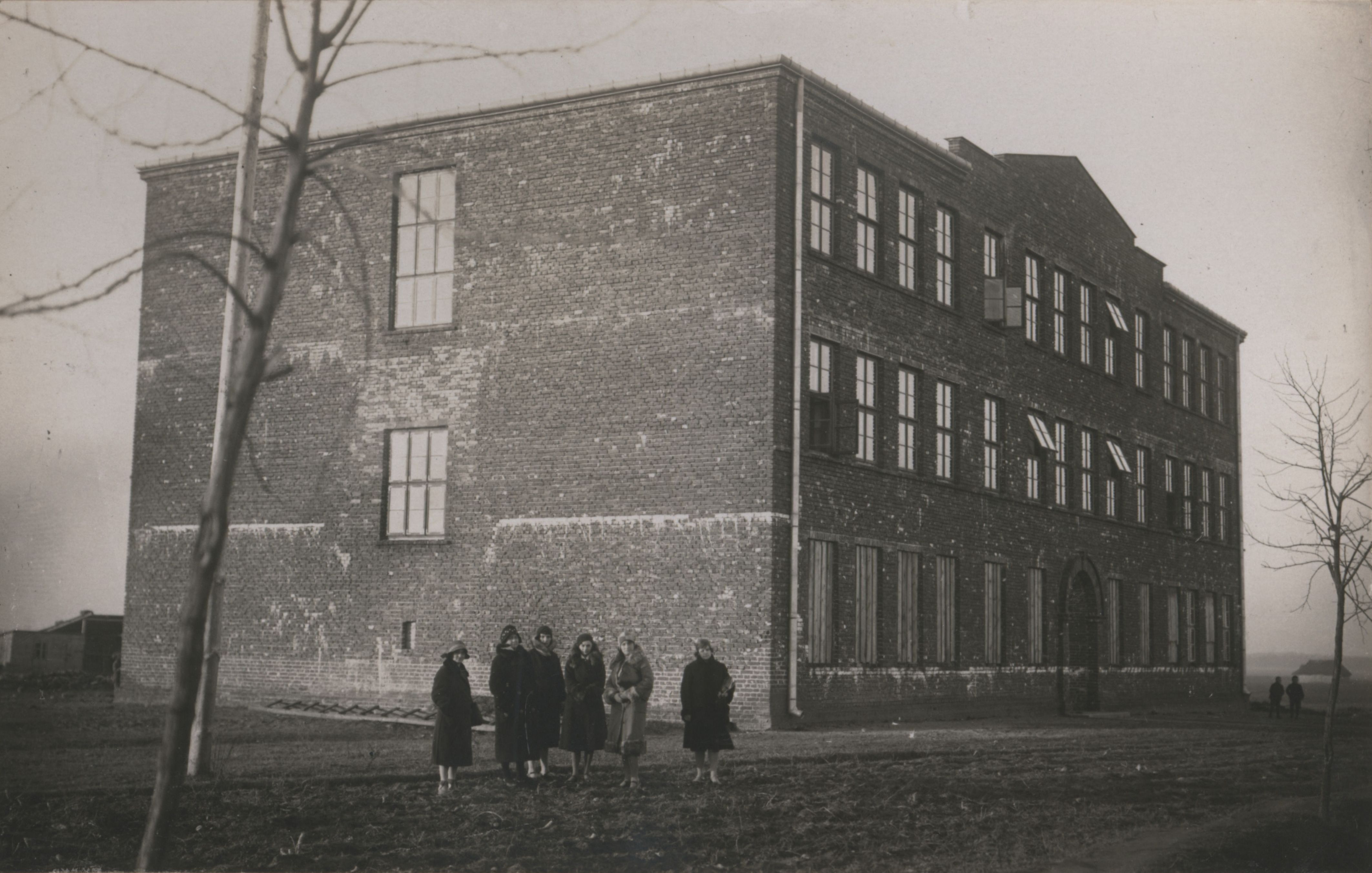 008 – Szkoła Podstawowa nr 4 przy ul. Kupientyńskiej 