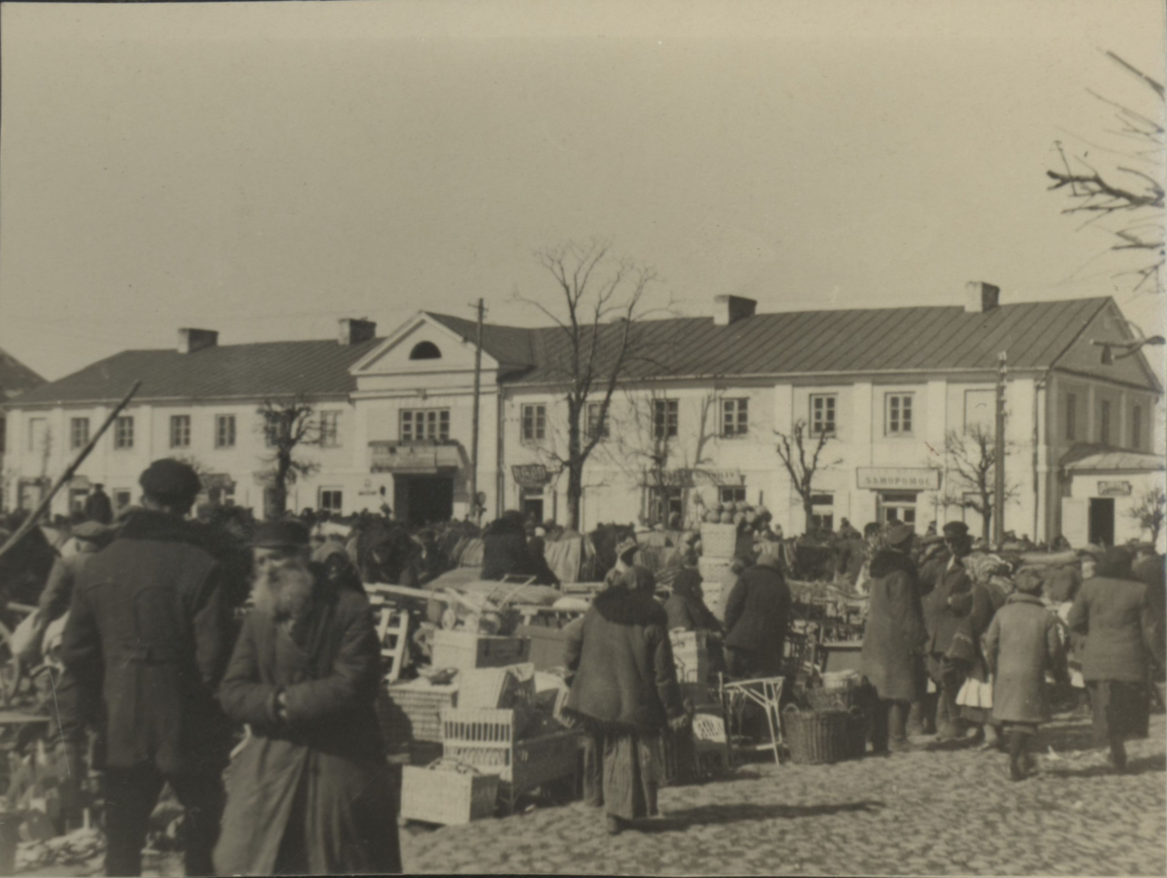 010 – Budynek Starostwa Powiatowego przy rynku. 